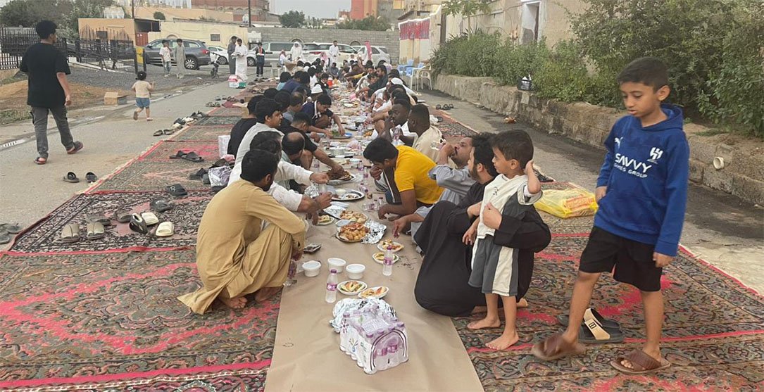 أهالي قرية الطرشية يقيمون إفطار جماعي