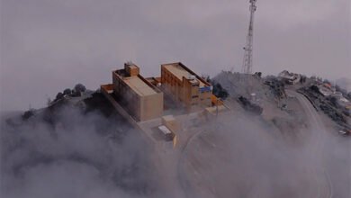 على سفوح الجبل الأسود … حيث يصعد التعليم كما يصعد الضباب