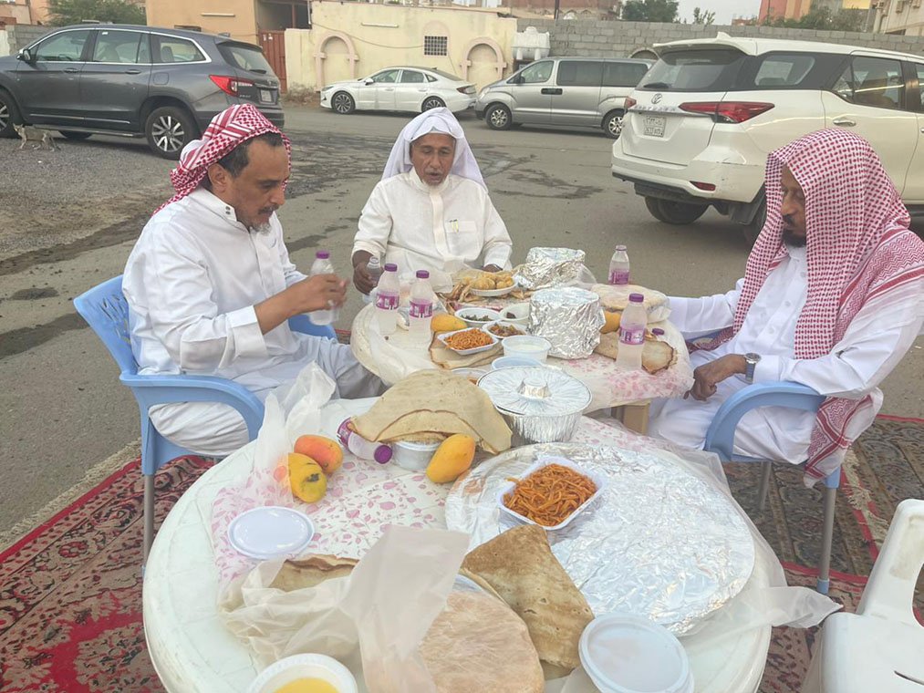 أهالي قرية الطرشية يقيمون إفطار جماعي