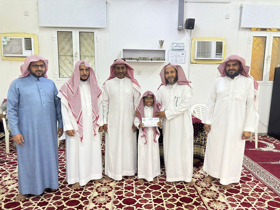 الجمعة الخيرية لتحفيظ القرأن الكريم بمحافظة الطوال تكرم الطلاب المتميزين