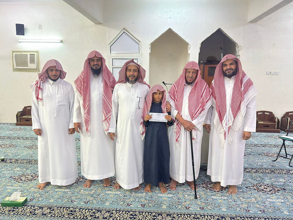 الجمعة الخيرية لتحفيظ القرأن الكريم بمحافظة الطوال تكرم الطلاب المتميزين