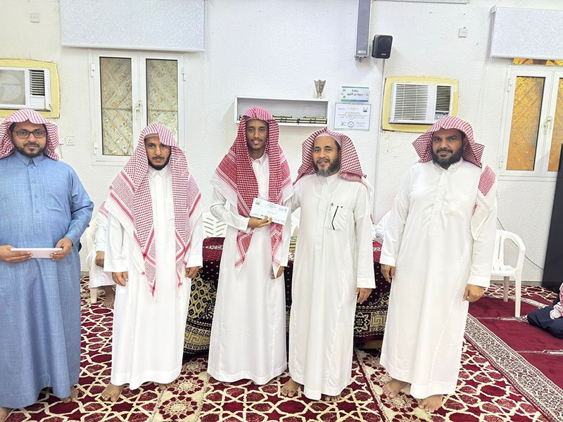 الجمعة الخيرية لتحفيظ القرأن الكريم بمحافظة الطوال تكرم الطلاب المتميزين