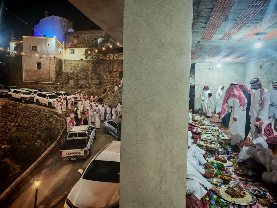 أبناء الشيخ أحمد أسعد العبدلي يحتفلون بعيد الفطر بمحافظة فيفاء