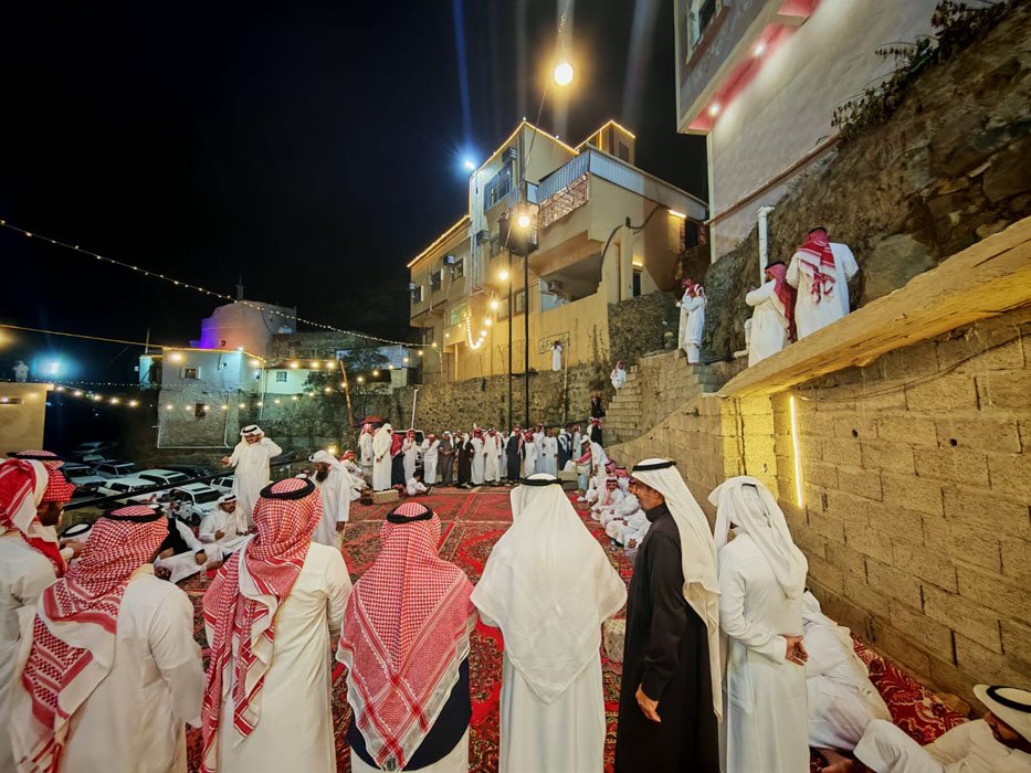 أبناء الشيخ أحمد أسعد العبدلي يحتفلون بعيد الفطر بمحافظة فيفاء