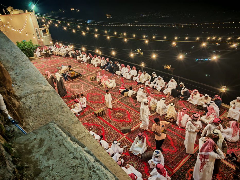 أبناء الشيخ أحمد أسعد العبدلي يحتفلون بعيد الفطر بمحافظة فيفاء