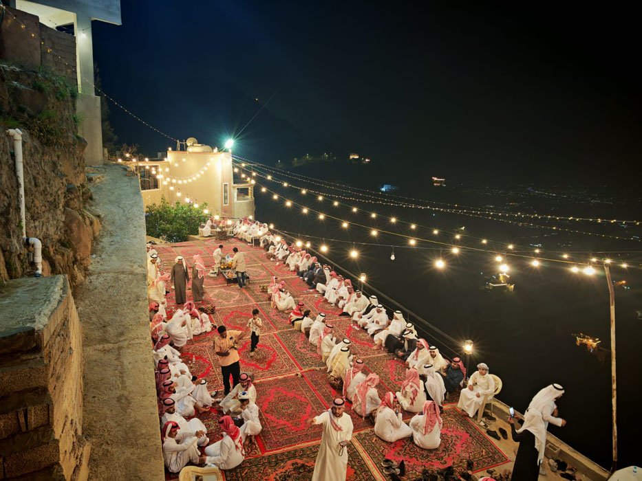 أبناء الشيخ أحمد أسعد العبدلي يحتفلون بعيد الفطر بمحافظة فيفاء