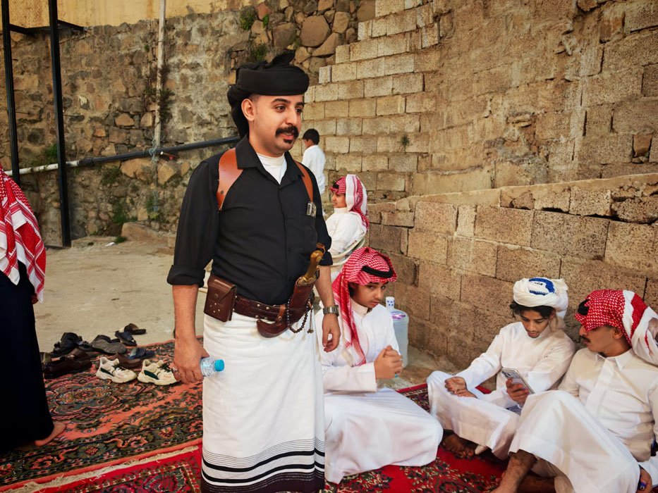 أبناء الشيخ أحمد أسعد العبدلي يحتفلون بعيد الفطر بمحافظة فيفاء