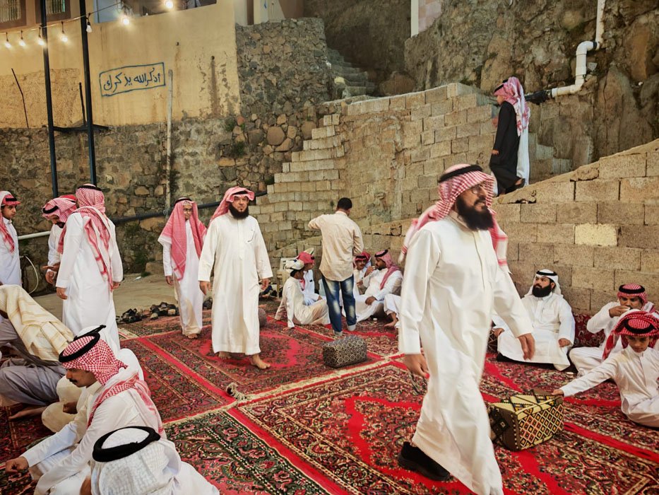 أبناء الشيخ أحمد أسعد العبدلي يحتفلون بعيد الفطر بمحافظة فيفاء