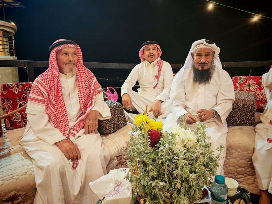 أبناء الشيخ أحمد أسعد العبدلي يحتفلون بعيد الفطر بمحافظة فيفاء