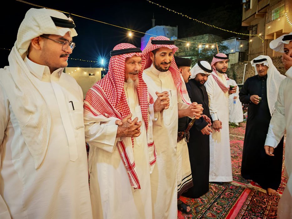 أبناء الشيخ أحمد أسعد العبدلي يحتفلون بعيد الفطر بمحافظة فيفاء