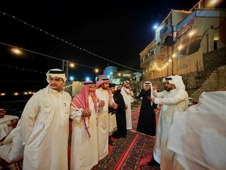 أبناء الشيخ أحمد أسعد العبدلي يحتفلون بعيد الفطر بمحافظة فيفاء