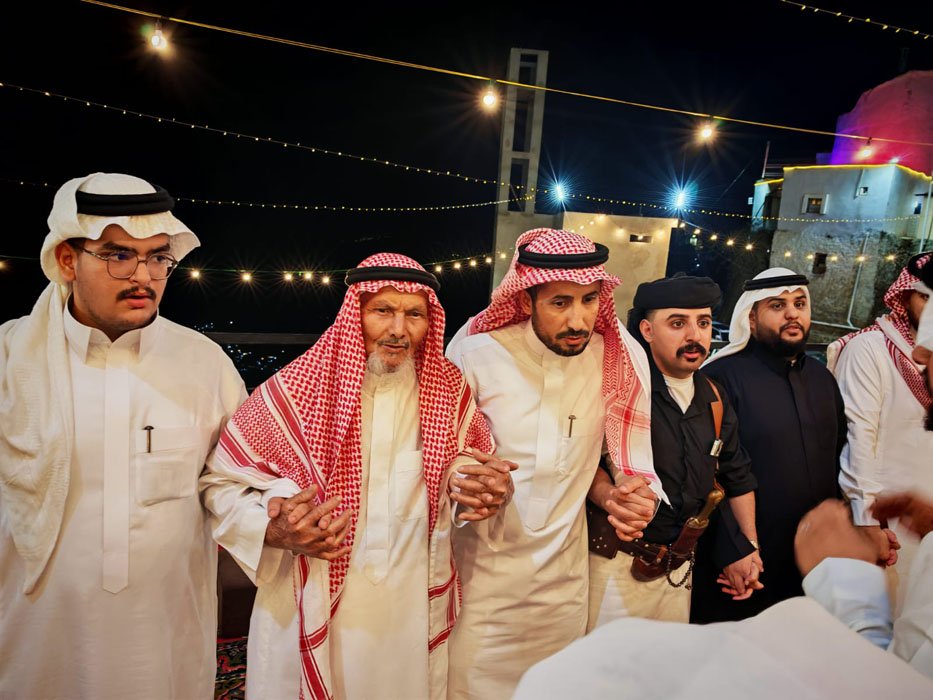 أبناء الشيخ أحمد أسعد العبدلي يحتفلون بعيد الفطر بمحافظة فيفاء