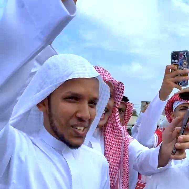 في أجواء عيدية مبهجة.. أهالي ديحمة يحتفون بتعيين الشيخ حسن محمد قيسي شيخًا لقيوس بني شبيل