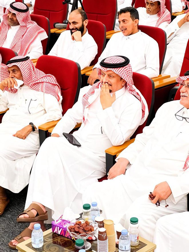 البحر والشعر.. عندما تُنشد فرسان قصيدتها على موج الضوء