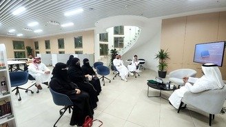 صالون العقاد يستعيد الذاكرة الأدبية في حلقة نقاش “كانت لنا أيام”