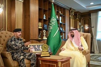 أمير جازان يستقبل قائد قوة أمن المنشآت بالمنطقة