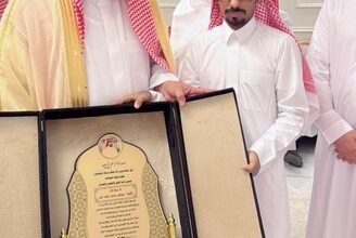 شيخ وقبيلة النجامية يكرمون الإعلامي مصطفى النجمي