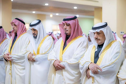 سمو نائب أمير منطقة الباحة يؤدي صلاة عيد الفطر المبارك