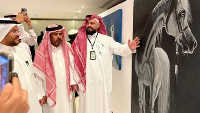 “تاج المحاسن” يفتح بوابة الجمال… حين تتحول الخيل إلى لغة تشكيلية تنبض بالهوية