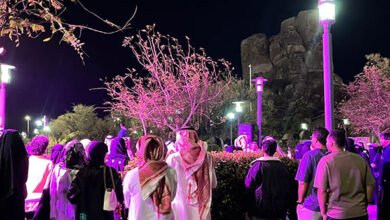 الردف يتوهّج رغم البرد… الطائف تفتح أبواب العطر في أولى ليالي مهرجان الورد العالمي