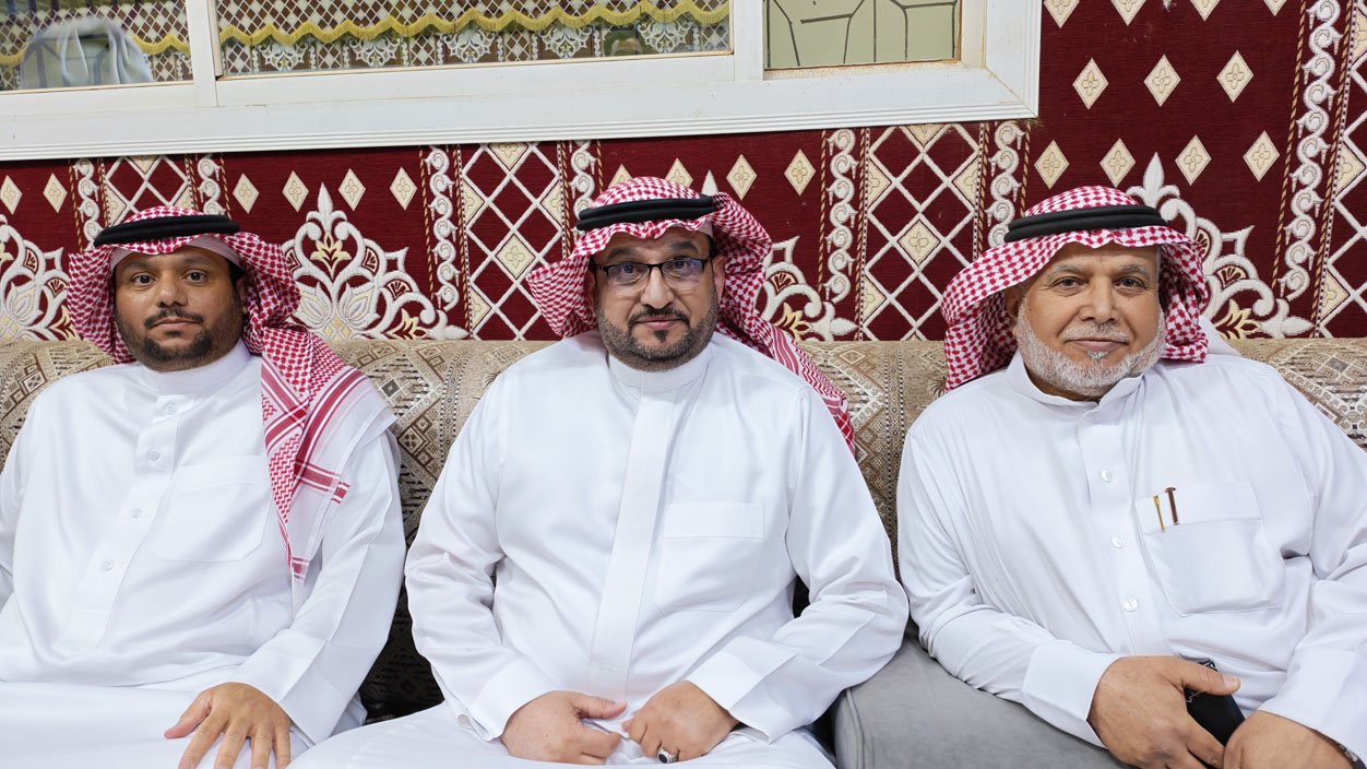 الشاعر عيسى الفيفي في ضيافة رجل الأعمال أحمد المشنوي بتبوك