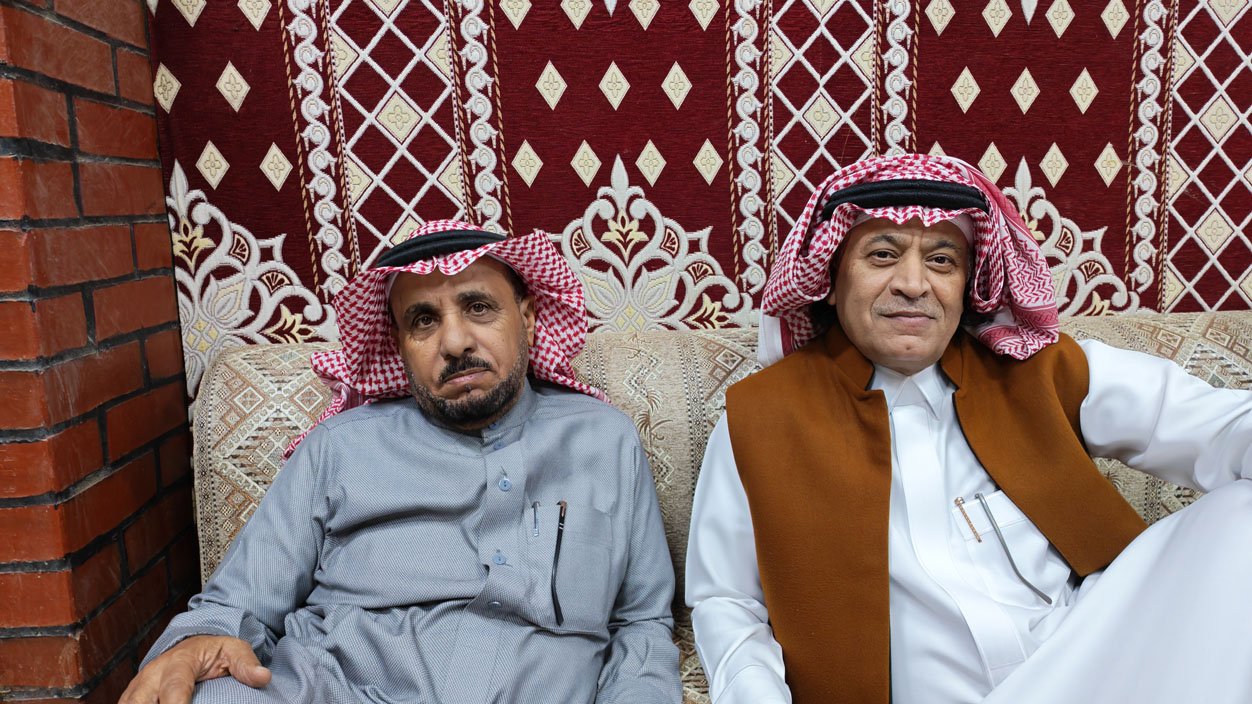 الشاعر عيسى الفيفي في ضيافة رجل الأعمال أحمد المشنوي بتبوك