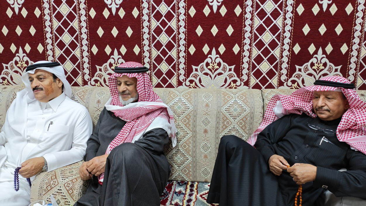 الشاعر عيسى الفيفي في ضيافة رجل الأعمال أحمد المشنوي بتبوك