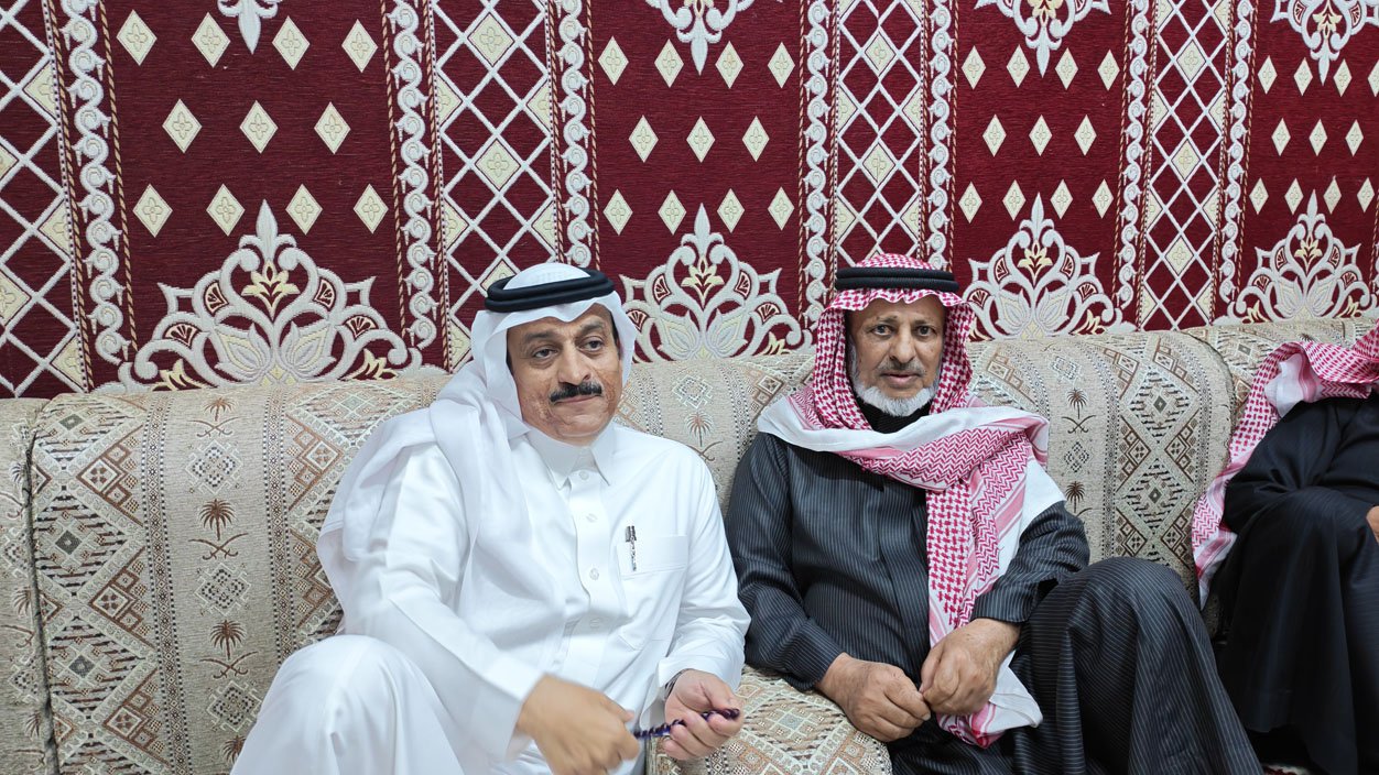 الشاعر عيسى الفيفي في ضيافة رجل الأعمال أحمد المشنوي بتبوك