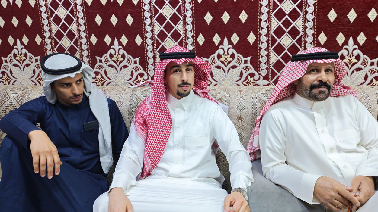 الشاعر عيسى الفيفي في ضيافة رجل الأعمال أحمد المشنوي بتبوك