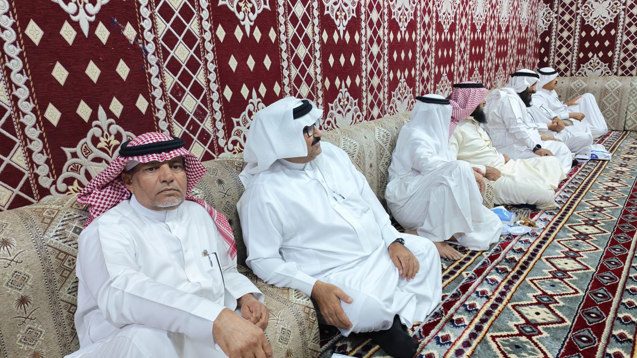 الشاعر عيسى الفيفي في ضيافة رجل الأعمال أحمد المشنوي بتبوك