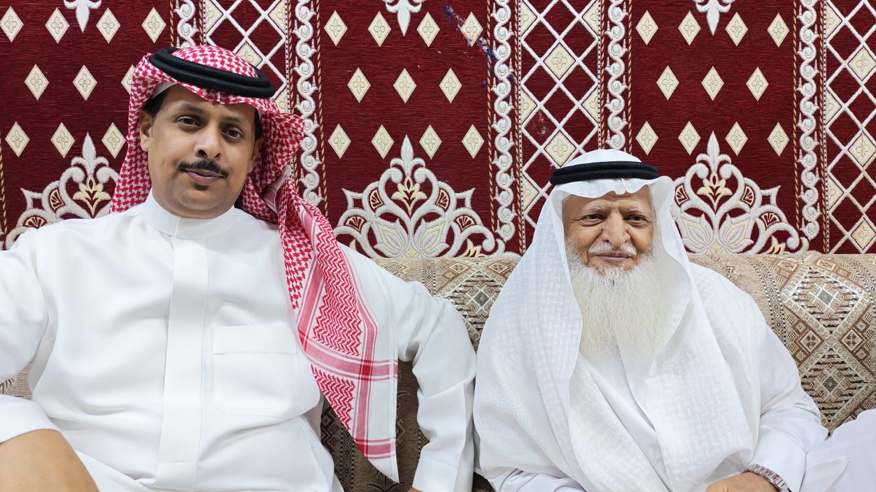 الشاعر عيسى الفيفي في ضيافة رجل الأعمال أحمد المشنوي بتبوك