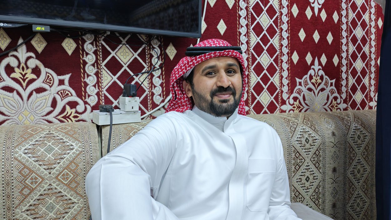 الشاعر عيسى الفيفي في ضيافة رجل الأعمال أحمد المشنوي بتبوك