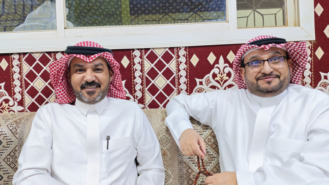 الشاعر عيسى الفيفي في ضيافة رجل الأعمال أحمد المشنوي بتبوك