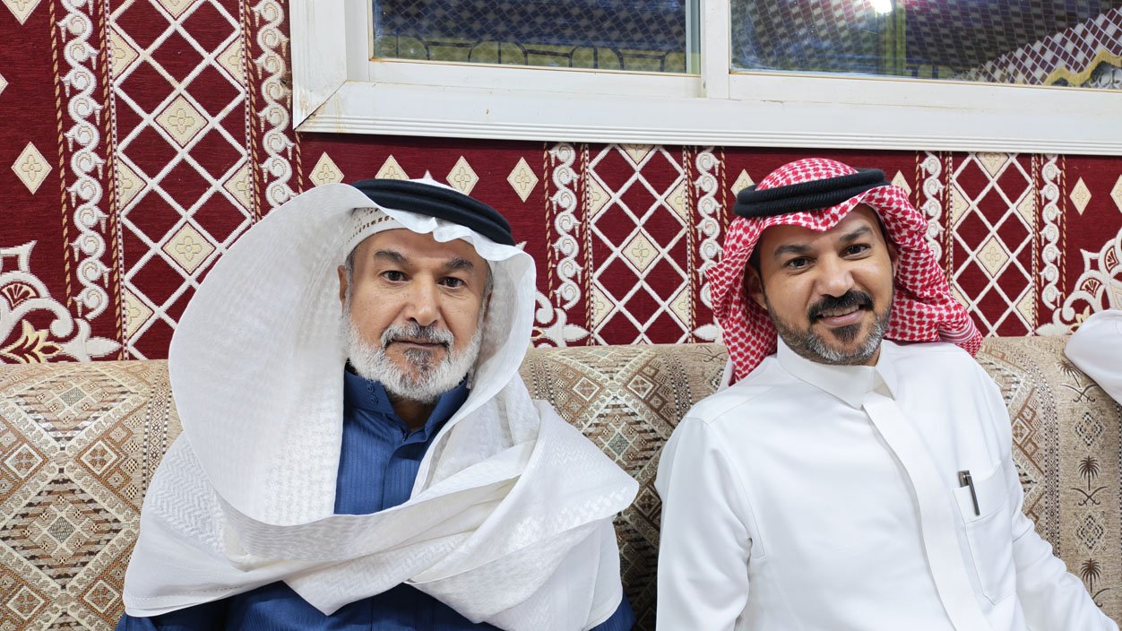 الشاعر عيسى الفيفي في ضيافة رجل الأعمال أحمد المشنوي بتبوك