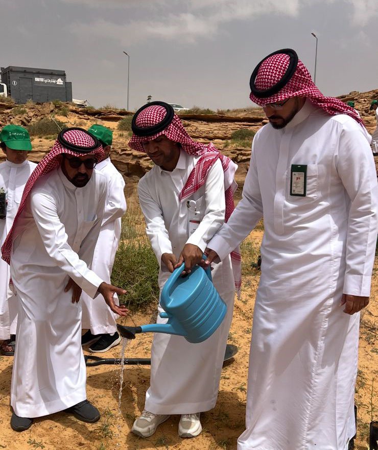 محافظ بقعاء يدشّن مبادرة تشجير “مطل قاع الملح” لتعزيز الغطاء النباتي