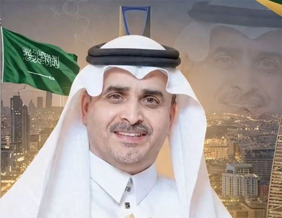 العويفي ينال الدكتوراه وسط التهاني والفخر