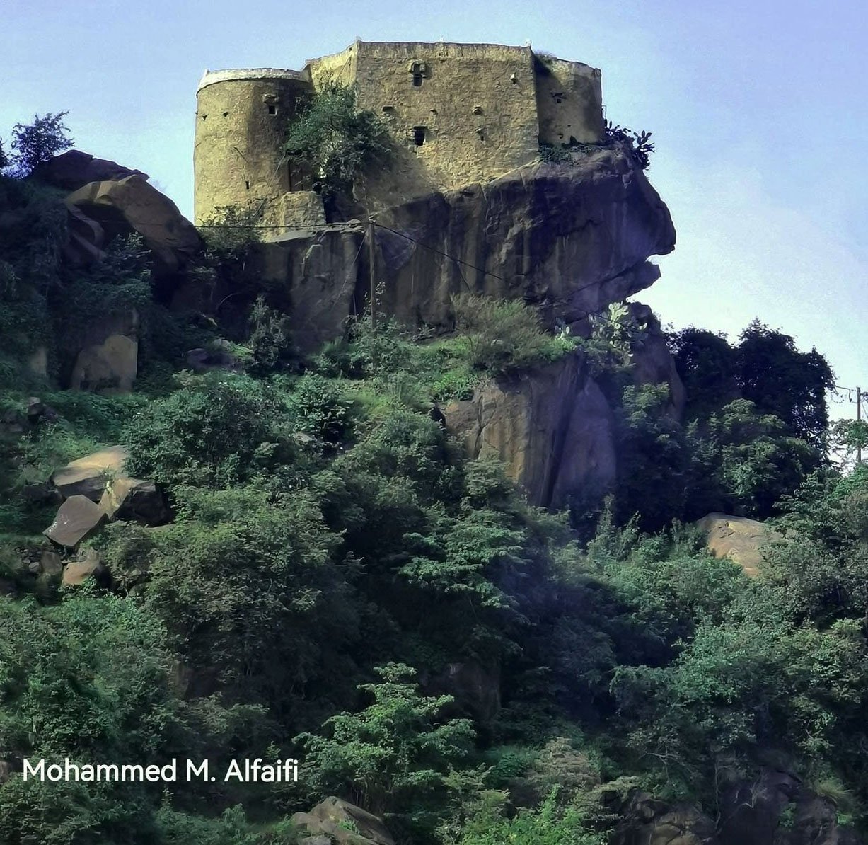 حكاية حجرٍ فيفاء الذي يحرس الذاكرة