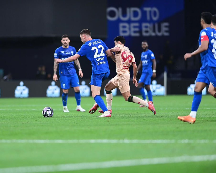 الهلال يطارد صدارة النصر بـ"بسداسية " أمام الخلود.