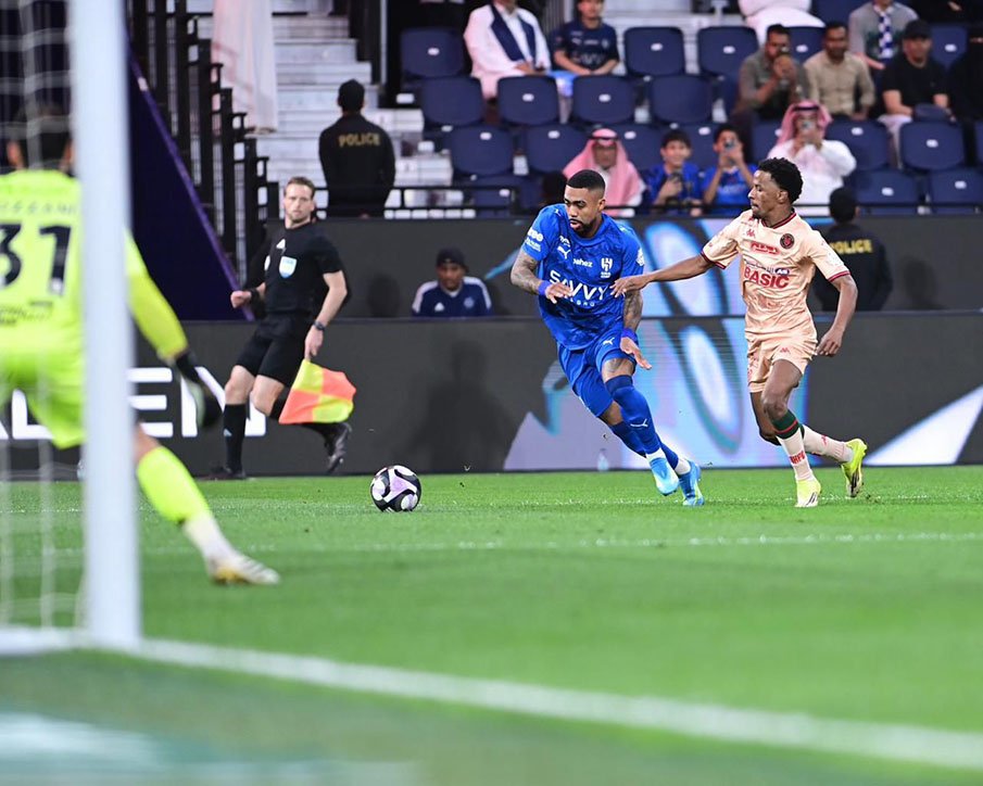 الهلال يطارد صدارة النصر بـ"بسداسية " أمام الخلود.