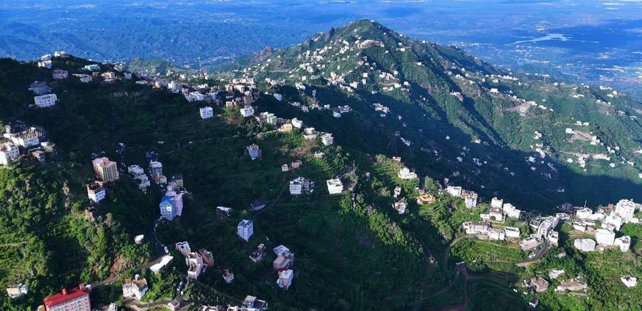 "القطاع الجبلي بجازان"قمم طبيعية ساحرة وإطلالات بانورامية تعكس ثراءً بيئيًا وتنوّعًا جغرافيًا.