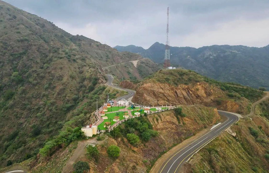 "القطاع الجبلي بجازان"قمم طبيعية ساحرة وإطلالات بانورامية تعكس ثراءً بيئيًا وتنوّعًا جغرافيًا.