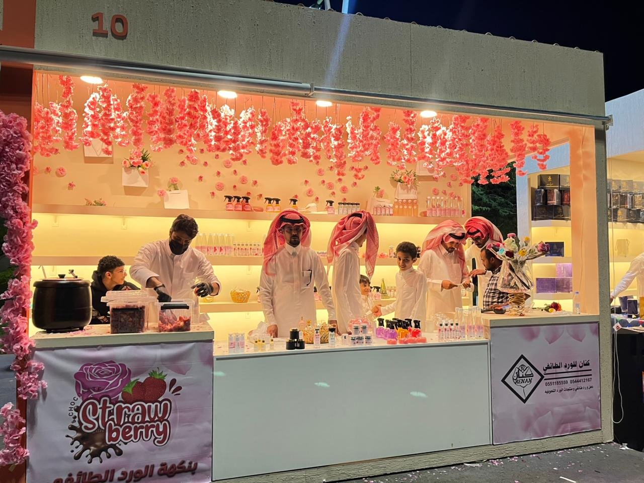 الردف يتوهّج رغم البرد… الطائف تفتح أبواب العطر في أولى ليالي مهرجان الورد العالمي