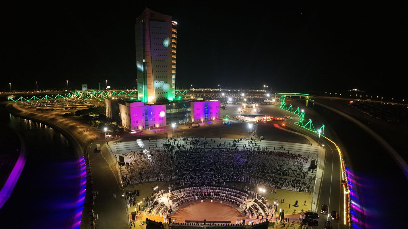 أمير منطقة جازان يرعى حفلَ تخريج الدفعة الـ(21) من طلبة جامعة جازان