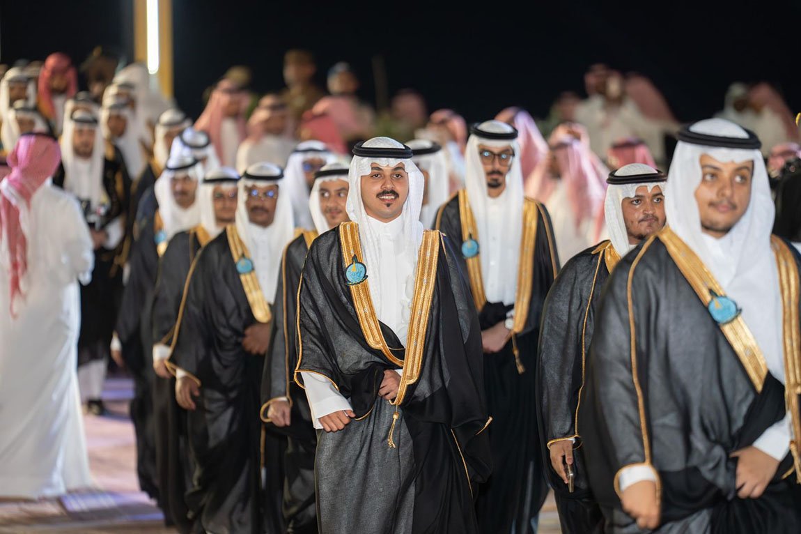 أمير منطقة جازان يرعى حفلَ تخريج الدفعة الـ(21) من طلبة جامعة جازان