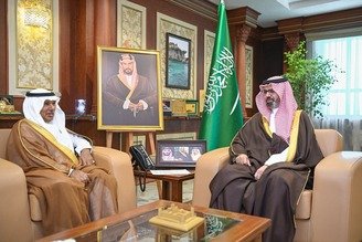 نائب أمير جازان يستقبل شيخ شمل محافظة جزر فرسان