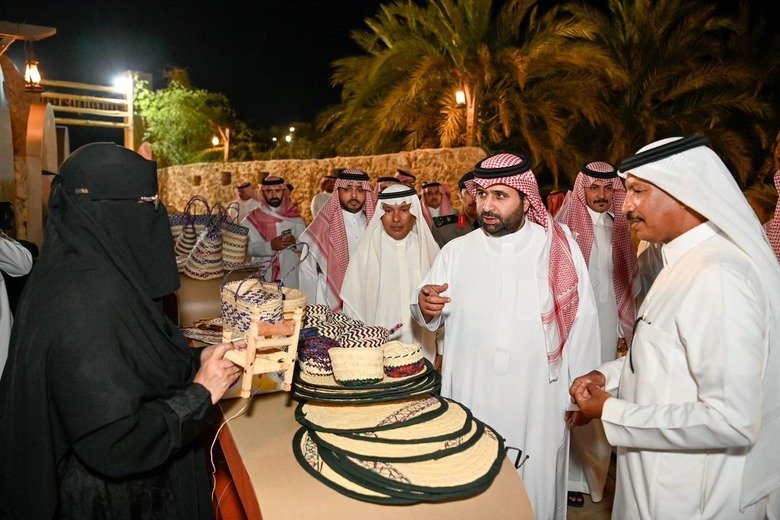أمير منطقة جازان يزور معرض "الحريد واللؤلؤ"
