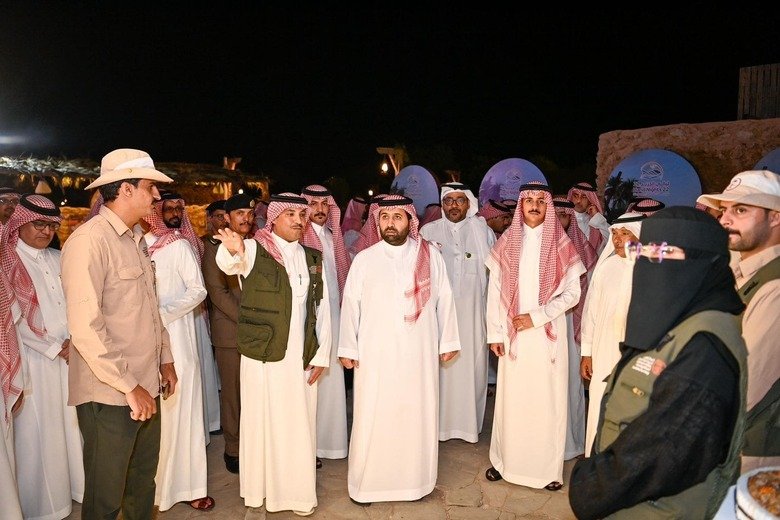 أمير منطقة جازان يزور معرض "الحريد واللؤلؤ"