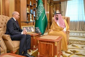 أمير منطقة جازان يستقبل سفير جمهورية باكستان لدى المملكة