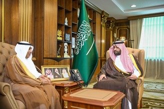 أمير منطقة جازان يستقبل شيخ شمل محافظة جزر فرسان