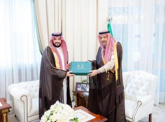 أمير منطقة الباحة يتسلّم التقرير السنوي للإدارة العامة للأحوال المدنية بالمنطقة لعام 2025